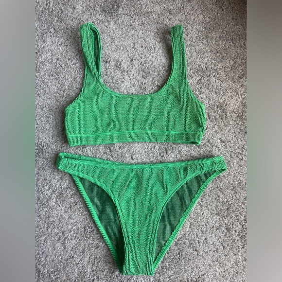 Good American bikini - Picture 1 of 9